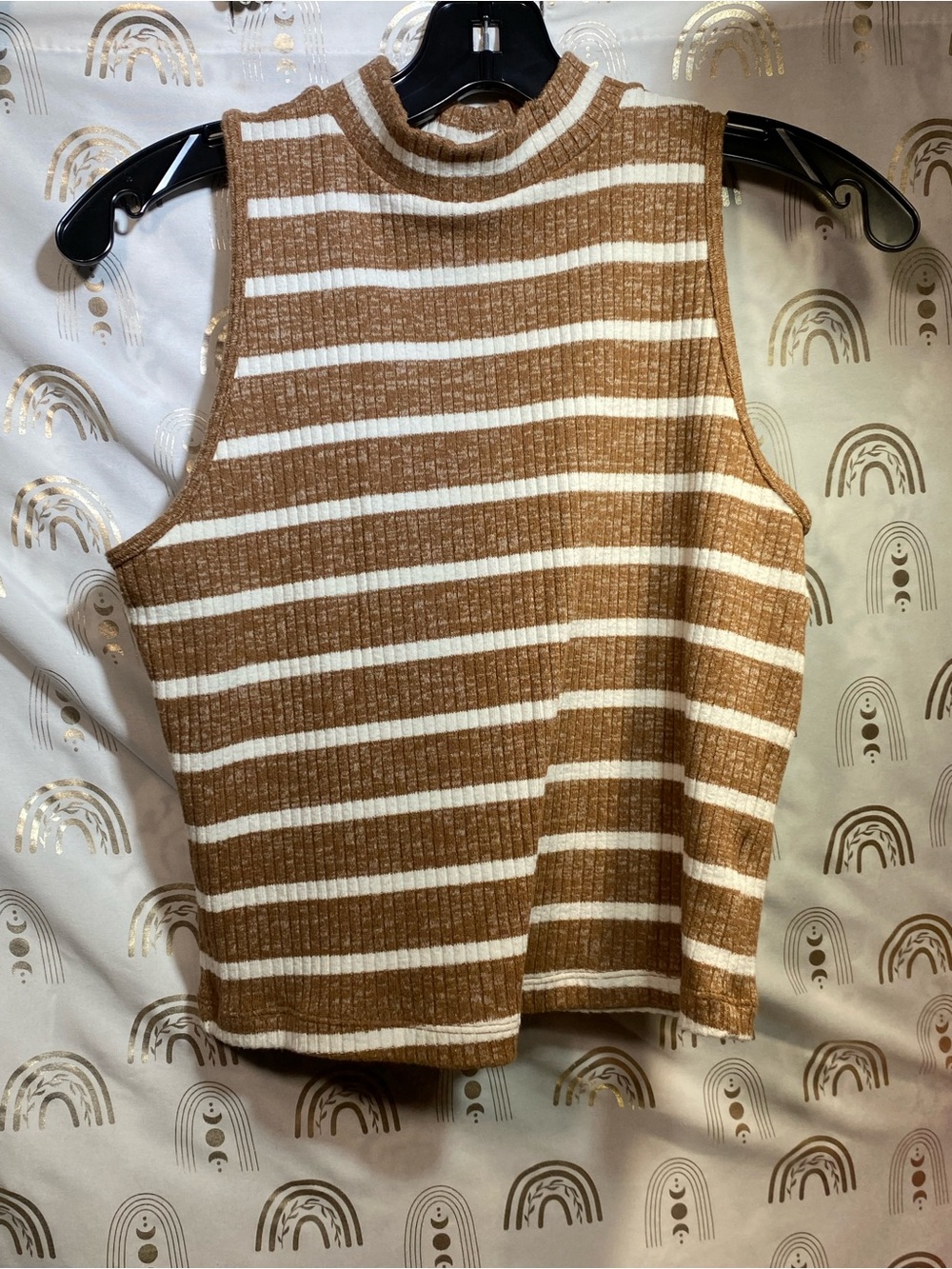 Old Navy Ribbed Mock Neck Sleeveless Top in Brown and White